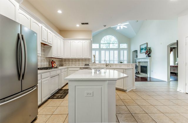 3920 Autumn Lane, Bedford, TX 76021