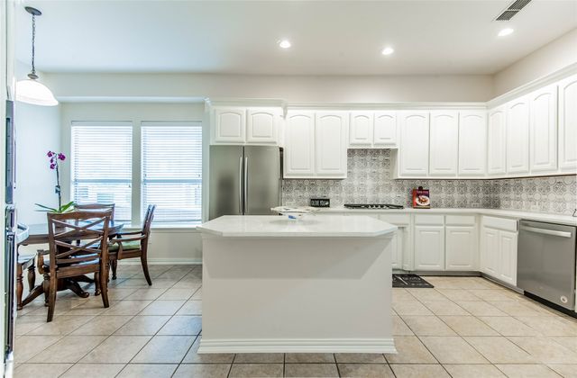 3920 Autumn Lane, Bedford, TX 76021