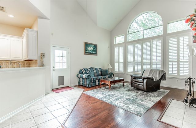 3920 Autumn Lane, Bedford, TX 76021