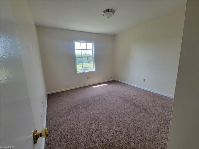 3985 E NC Highway 268, Pilot Mountain, NC 27041