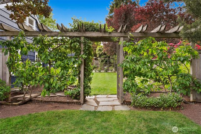 6605 57th Avenue NE, Seattle, WA 98115