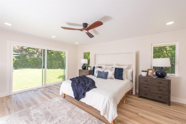 2812 American River Dr, Sacramento, CA 95864