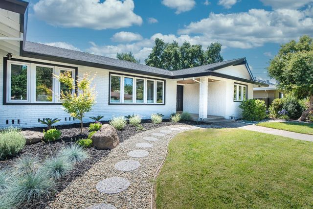 2812 American River Dr, Sacramento, CA 95864