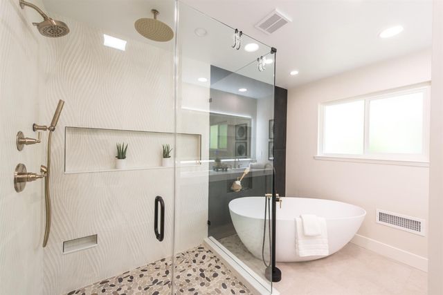 2812 American River Dr, Sacramento, CA 95864