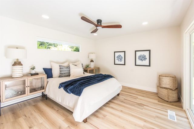 2812 American River Dr, Sacramento, CA 95864