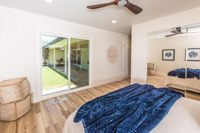 2812 American River Dr, Sacramento, CA 95864