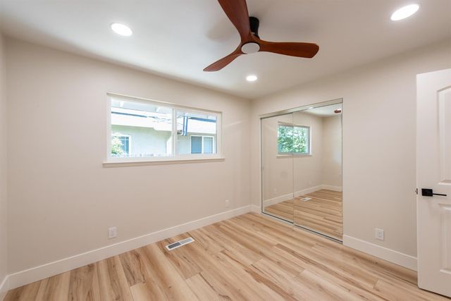 2812 American River Dr, Sacramento, CA 95864