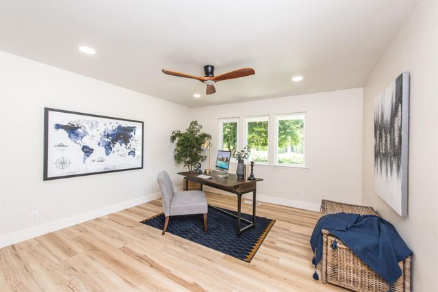 2812 American River Dr, Sacramento, CA 95864