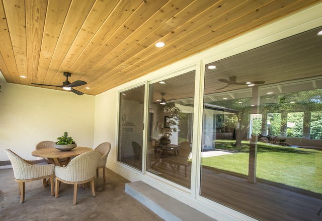 2812 American River Dr, Sacramento, CA 95864