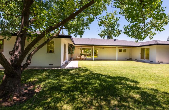 2812 American River Dr, Sacramento, CA 95864
