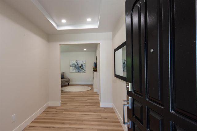 2812 American River Dr, Sacramento, CA 95864