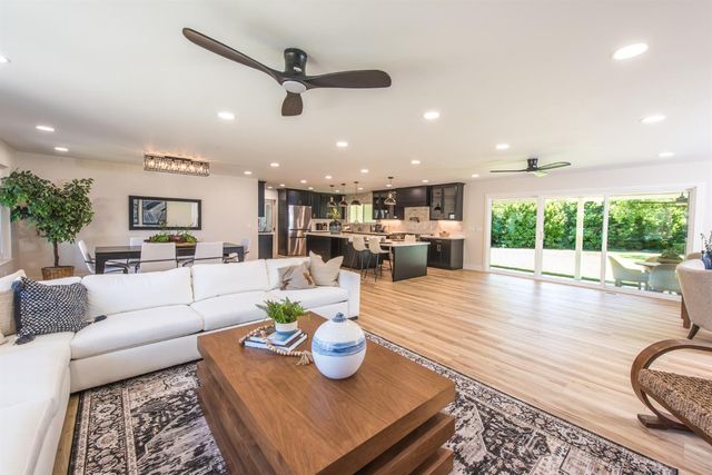 2812 American River Dr, Sacramento, CA 95864