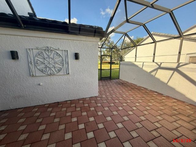 9 Windsor Lane, Boynton Beach, FL 33436