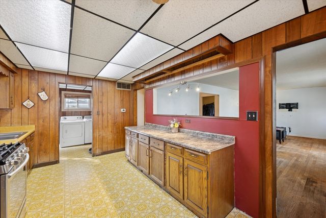 360 N Lincoln Avenue, Villa Park, IL 60181