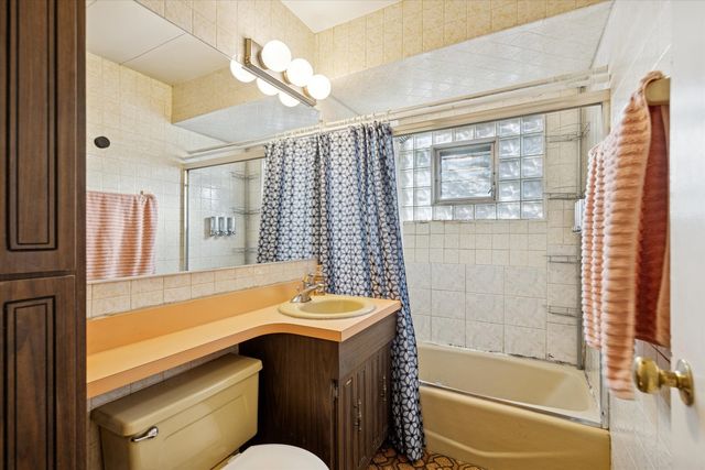 360 N Lincoln Avenue, Villa Park, IL 60181