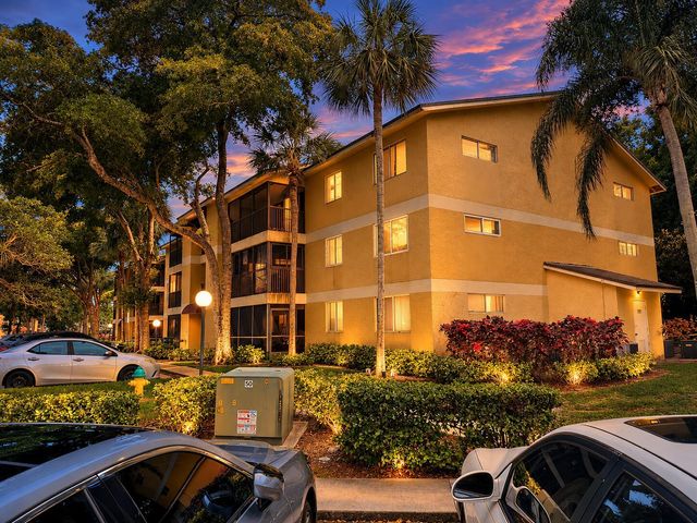 3083 N Oakland Forest Drive 308, Oakland Park, FL 33309