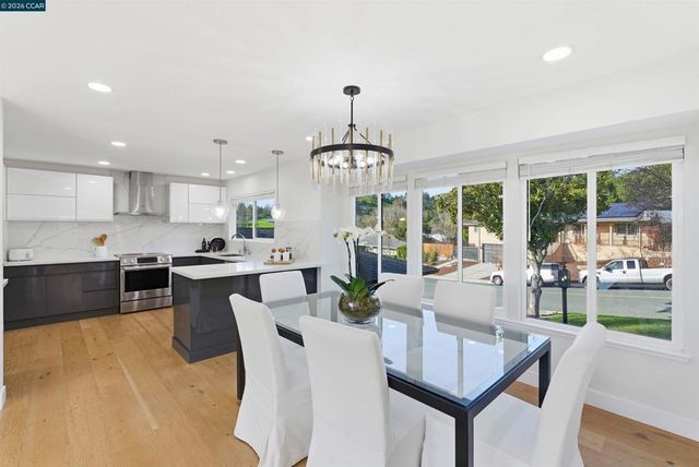 89 Greenfield Dr, Moraga, CA 94556