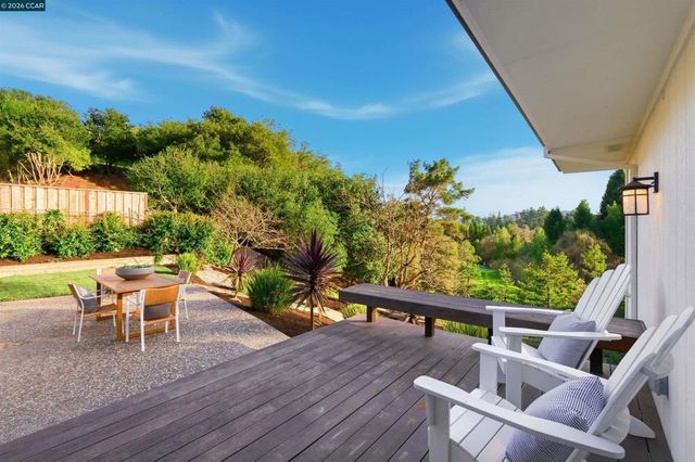 89 Greenfield Dr, Moraga, CA 94556