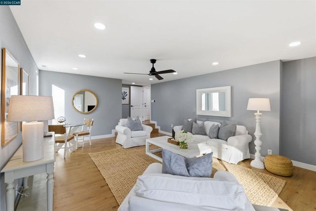 89 Greenfield Dr, Moraga, CA 94556