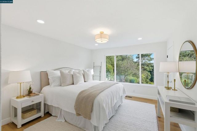 89 Greenfield Dr, Moraga, CA 94556