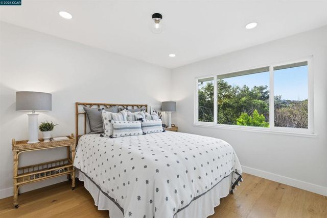 89 Greenfield Dr, Moraga, CA 94556