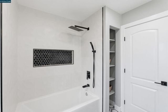 89 Greenfield Dr, Moraga, CA 94556