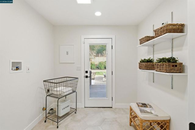 89 Greenfield Dr, Moraga, CA 94556