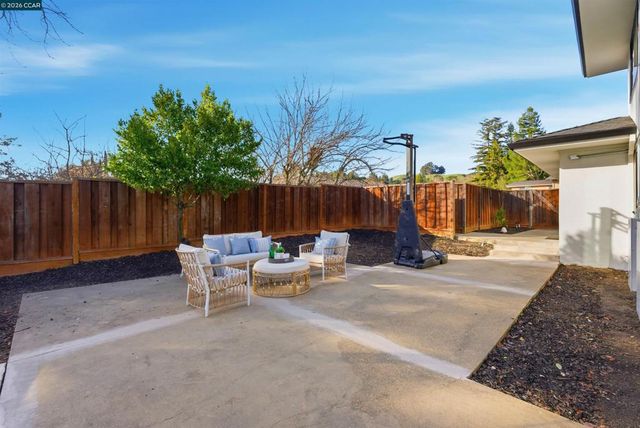 89 Greenfield Dr, Moraga, CA 94556