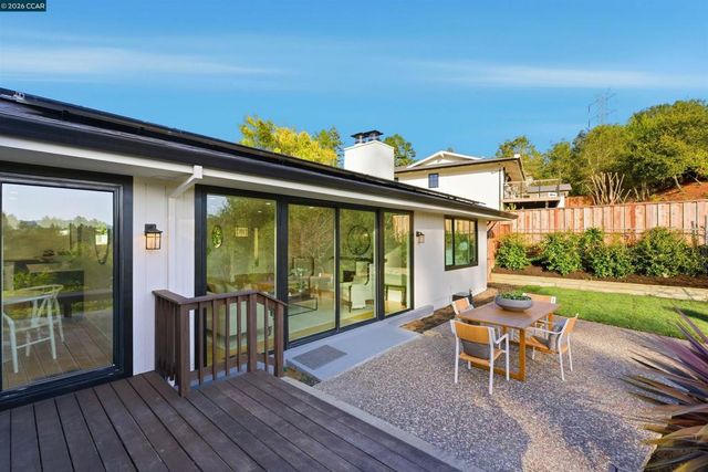 89 Greenfield Dr, Moraga, CA 94556