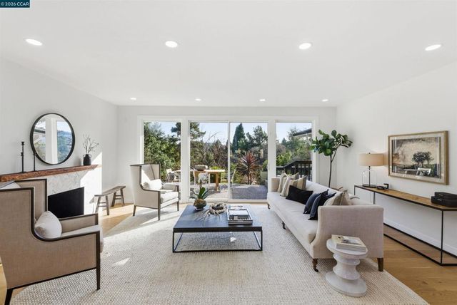 89 Greenfield Dr, Moraga, CA 94556