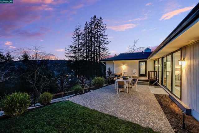 89 Greenfield Dr, Moraga, CA 94556