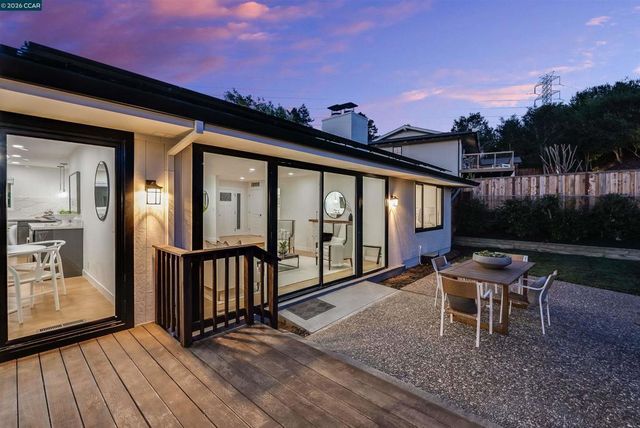 89 Greenfield Dr, Moraga, CA 94556