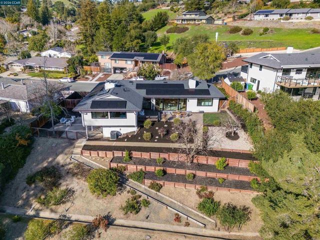 89 Greenfield Dr, Moraga, CA 94556