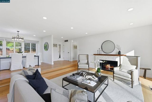 89 Greenfield Dr, Moraga, CA 94556