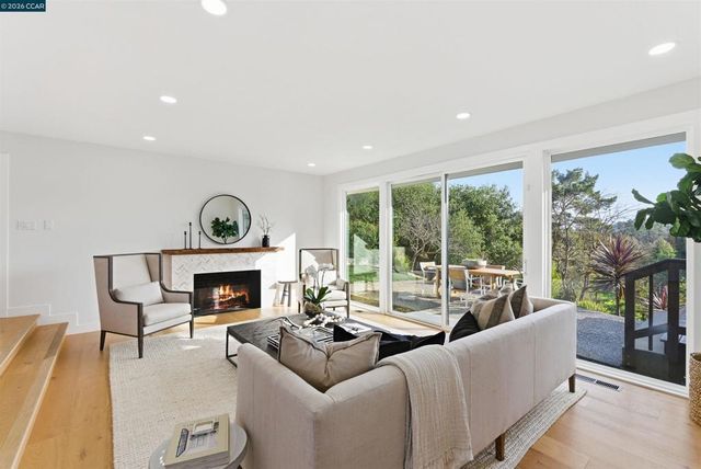 89 Greenfield Dr, Moraga, CA 94556