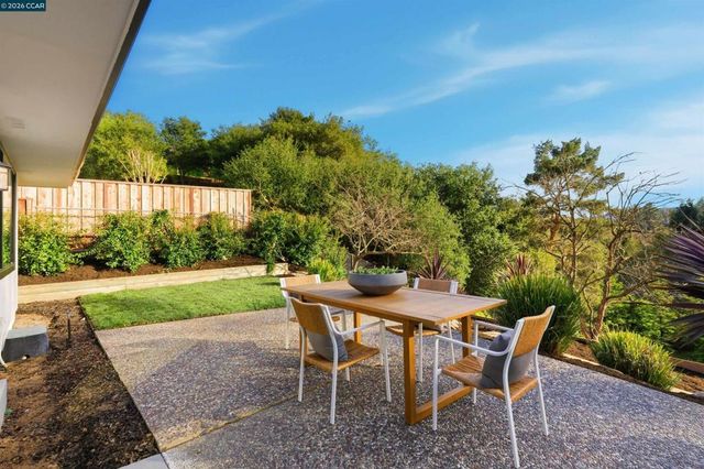 89 Greenfield Dr, Moraga, CA 94556