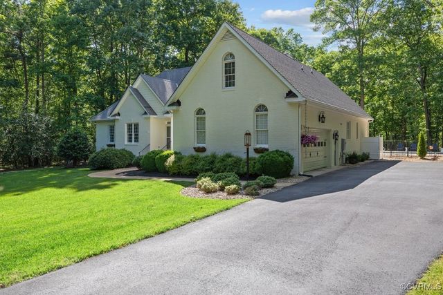 2951 W Maple Grove Ln, Powhatan, VA 23139