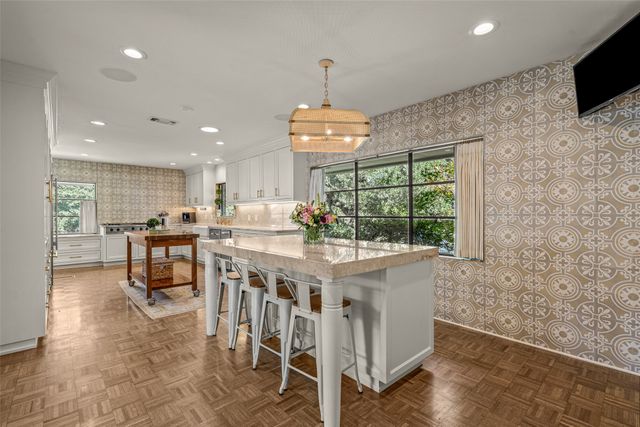 5849 Merrymount Road, Westover Hills, TX 76107