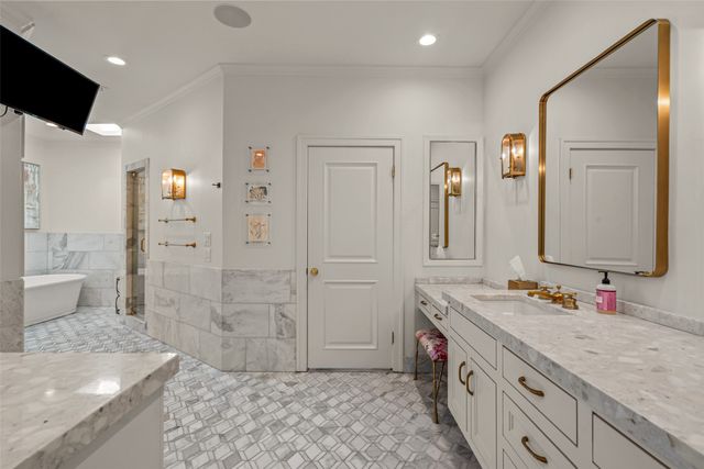 5849 Merrymount Road, Westover Hills, TX 76107