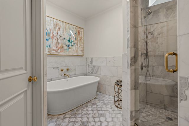 5849 Merrymount Road, Westover Hills, TX 76107