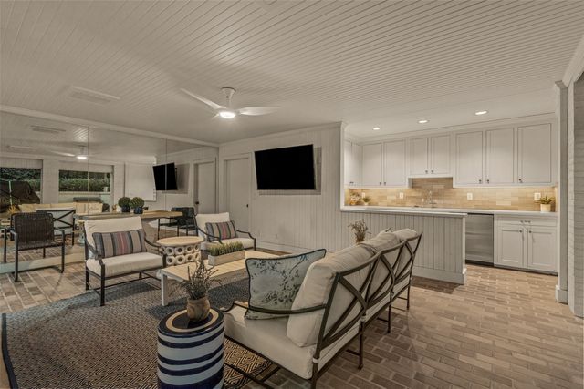 5849 Merrymount Road, Westover Hills, TX 76107