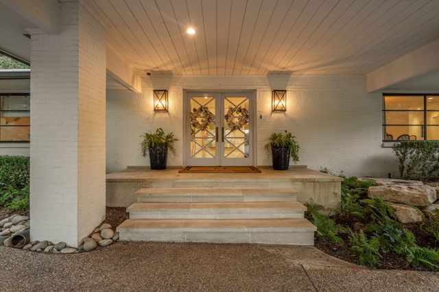5849 Merrymount Road, Westover Hills, TX 76107