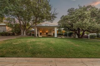 5849 Merrymount Road, Westover Hills, TX 76107