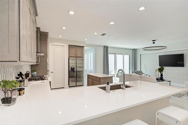 6013 WHITE MANGROVE LANE, Bradenton, FL 34210