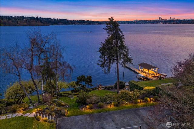 903 Shoreland Drive SE, Bellevue, WA 98004