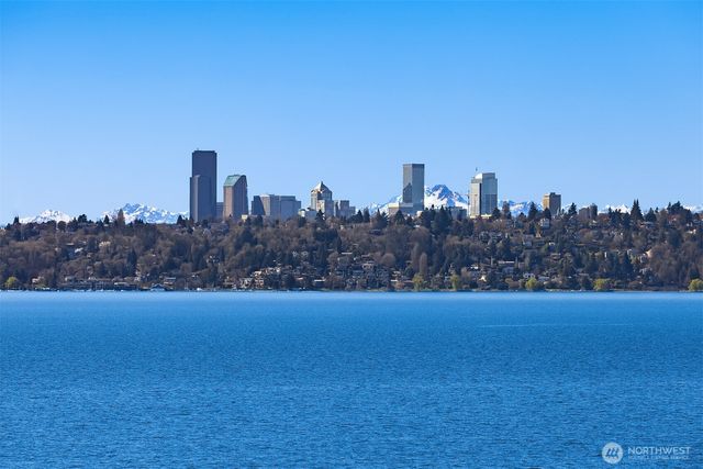 903 Shoreland Drive SE, Bellevue, WA 98004