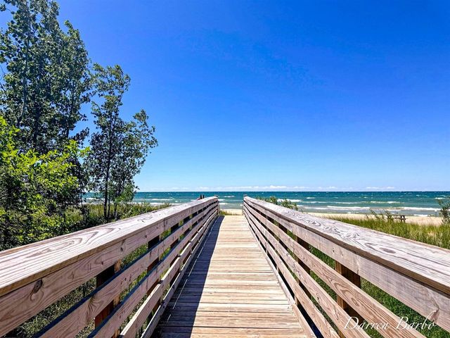 4561 N Pine Avenue, Mears, MI 49436