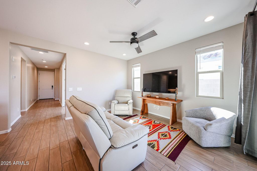 Image 14 of property listing at 18062 W AMBER RIDGE Way, Goodyear, AZ 85338