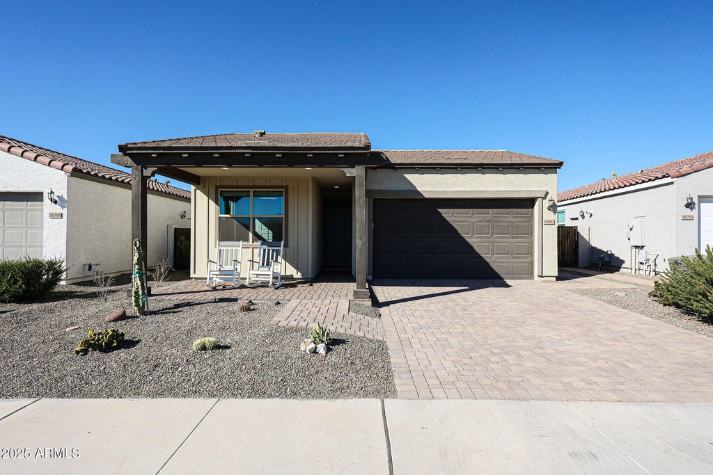 Image 2 of property listing at 18062 W AMBER RIDGE Way, Goodyear, AZ 85338