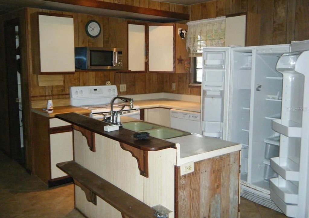 Image 3 of property listing at 4018 SE 27TH STREET, Okeechobee, FL 34974